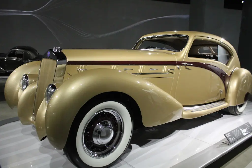 petersen-automotive-museum-Delange D8-120 Coupe Aerosport by Letourneur et Marchand