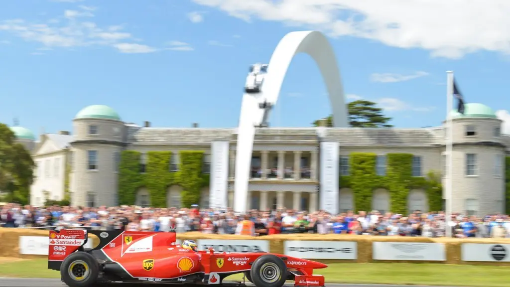 2014-Goodwood-Festival-of-Speed-Sculpture-Mercedes-Benz