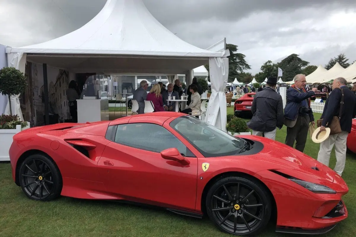 FERRARI F8 TRIBUTO