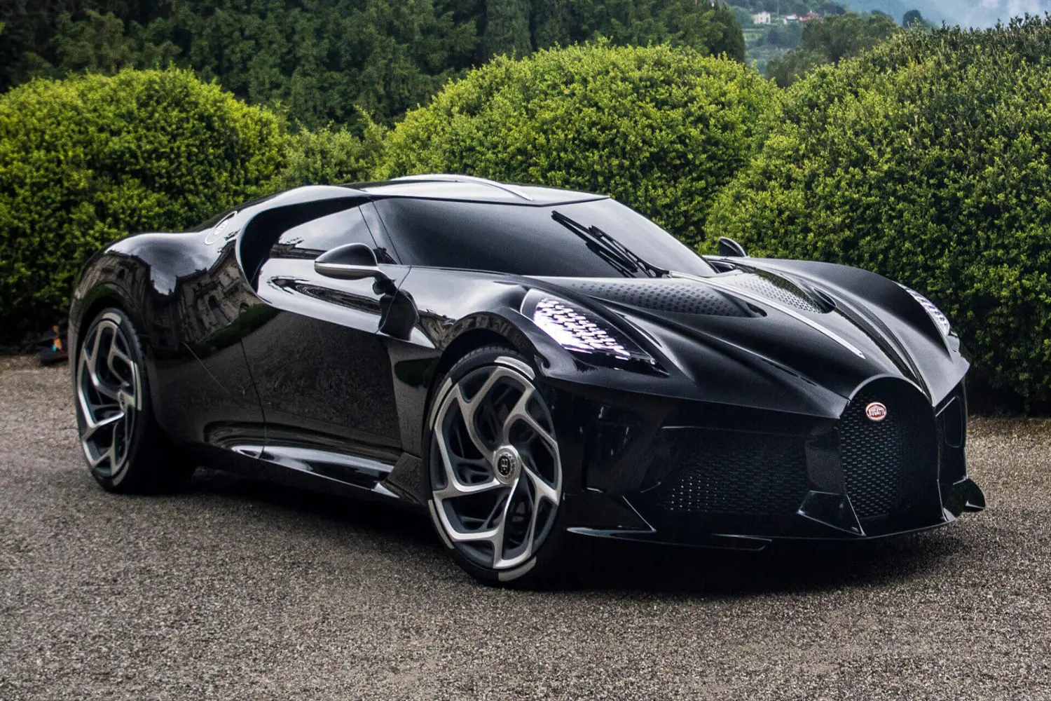 Bugatti-La-Voiture-Noire