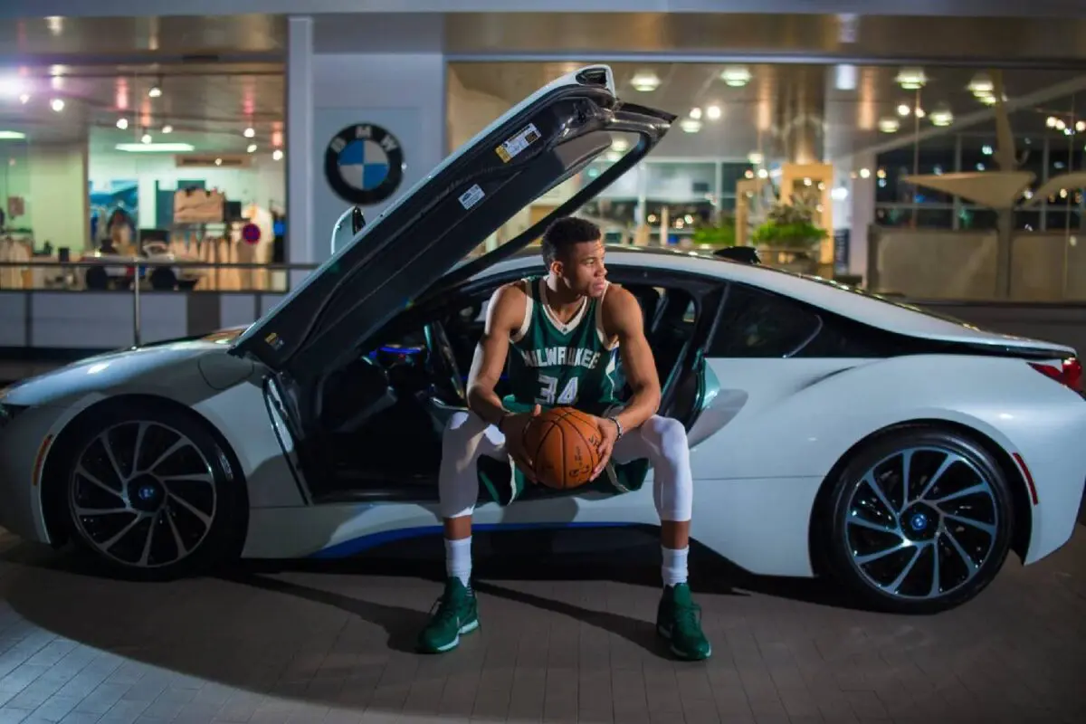 Giannis Antetokounmpo – BMW i8