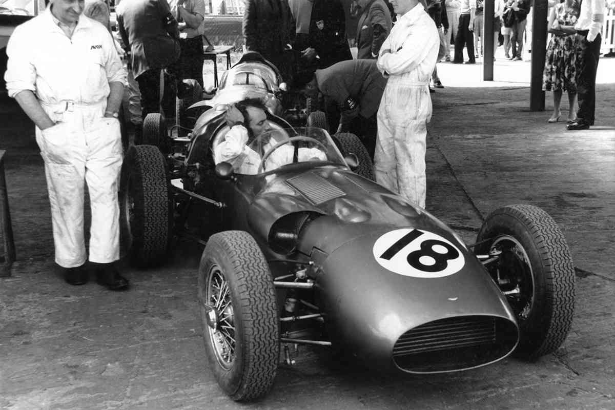 Modellino Aston Martin DBR5 Di Roy Salvadori – F1 GP Gran Bretagna 1960 – Spark 1:43 - Foto 3