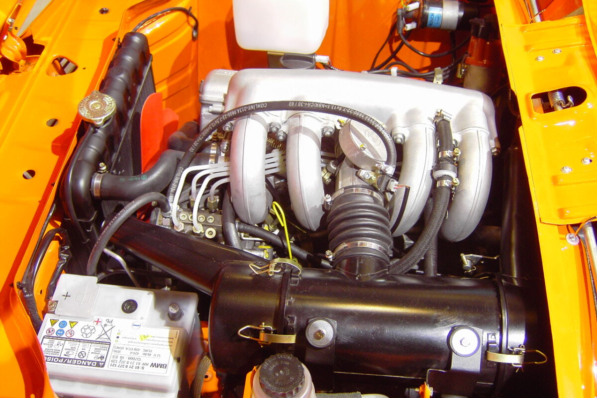 BMW 2002 Tii Engine bay