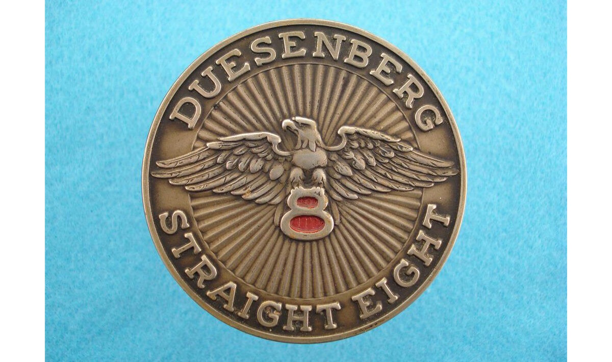 Duesenberg Model A hub emblem (1926)