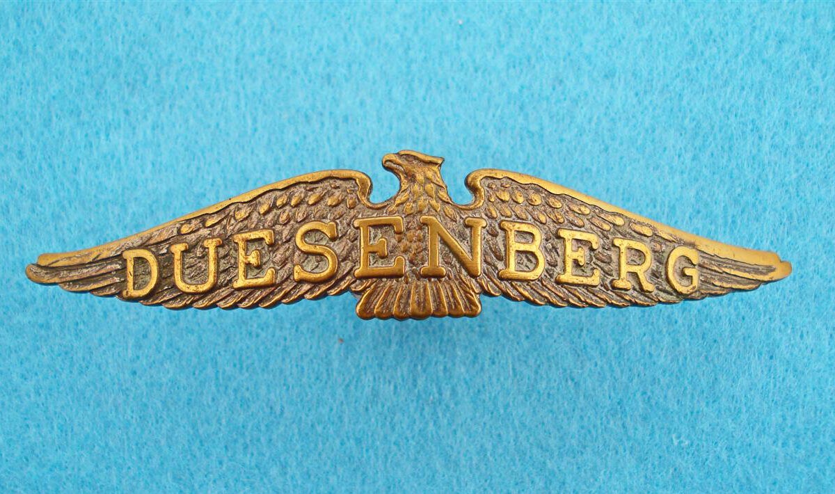 Duesenberg Model J radiator emblem (1929-1937)