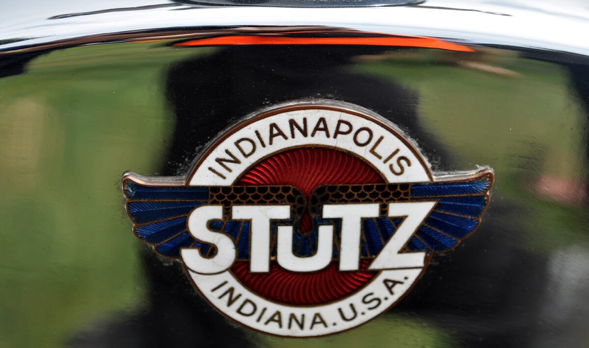 Stutz emblem on car