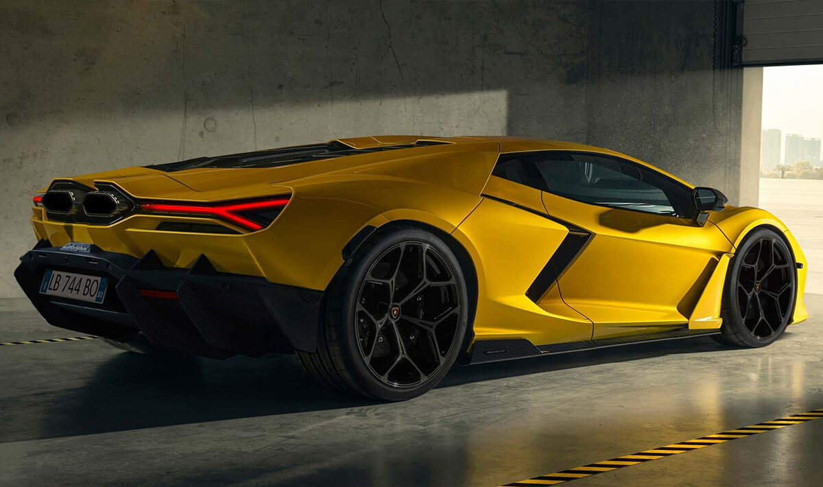 Lamborghini Revuelto Rear Right