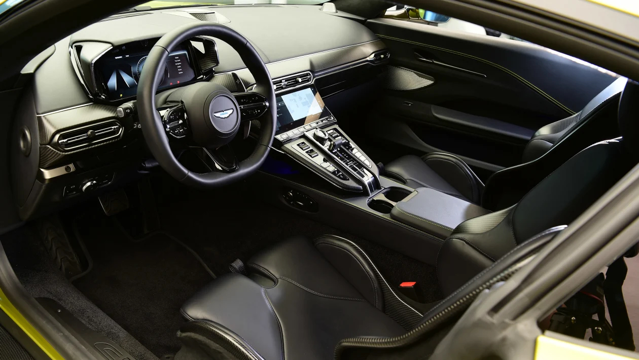 Aston Martin Vantage facelift 2024 Cabin