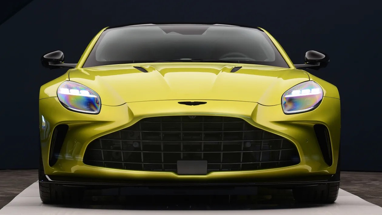 Aston Martin Vantage facelift 2024 Front Centre