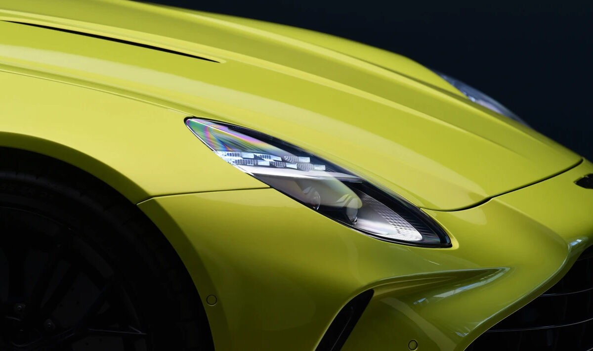 Aston Martin Vantage facelift 2024 Right Headlight