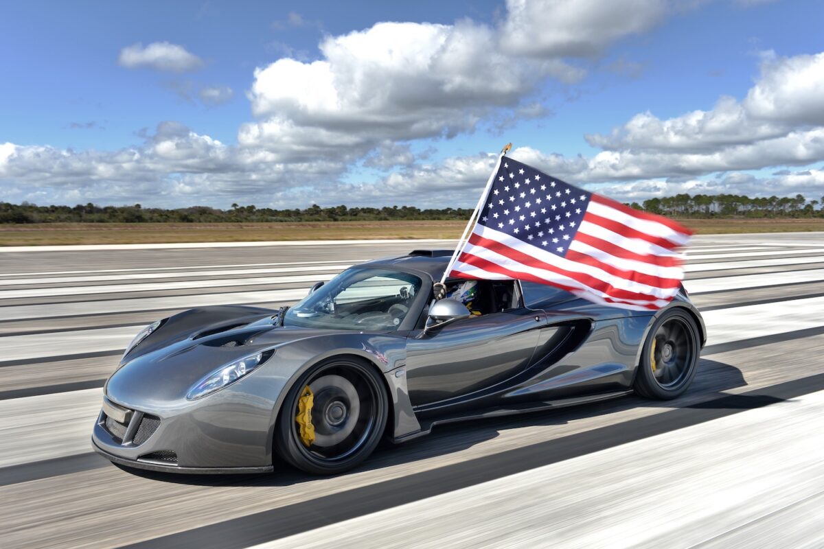 Hennessey Venom GT - 2014 Worlds Fastest Car with USA Flag
