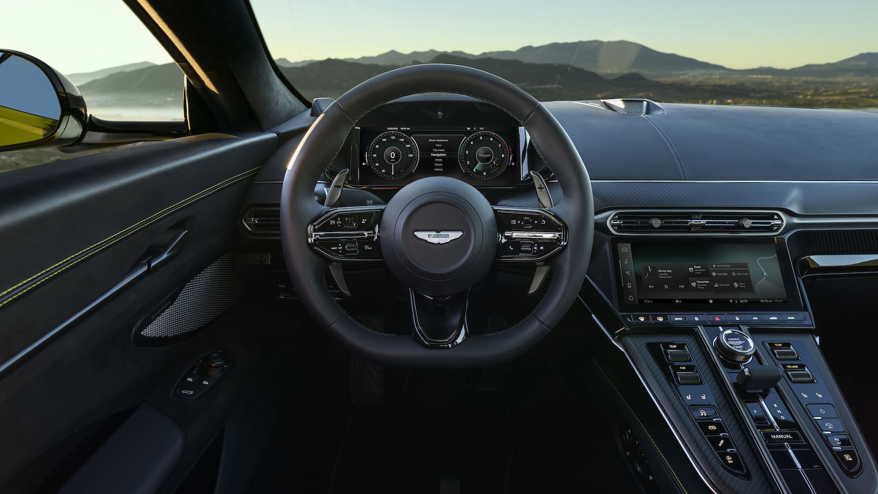 Close-up do volante Aston Martin Vantage