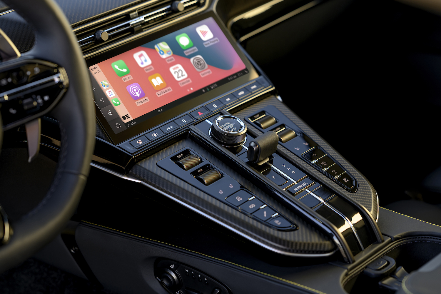 Aston Martin Vantage Kabin Teknolojisi Yan Görünümü