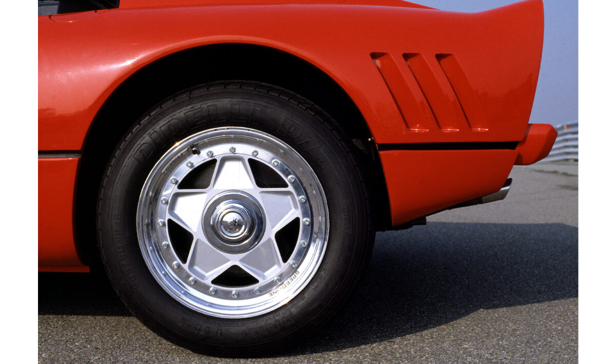Ferrari GTO Back Left Wheel