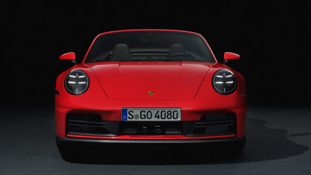 Porsche 911 GTS Red Front