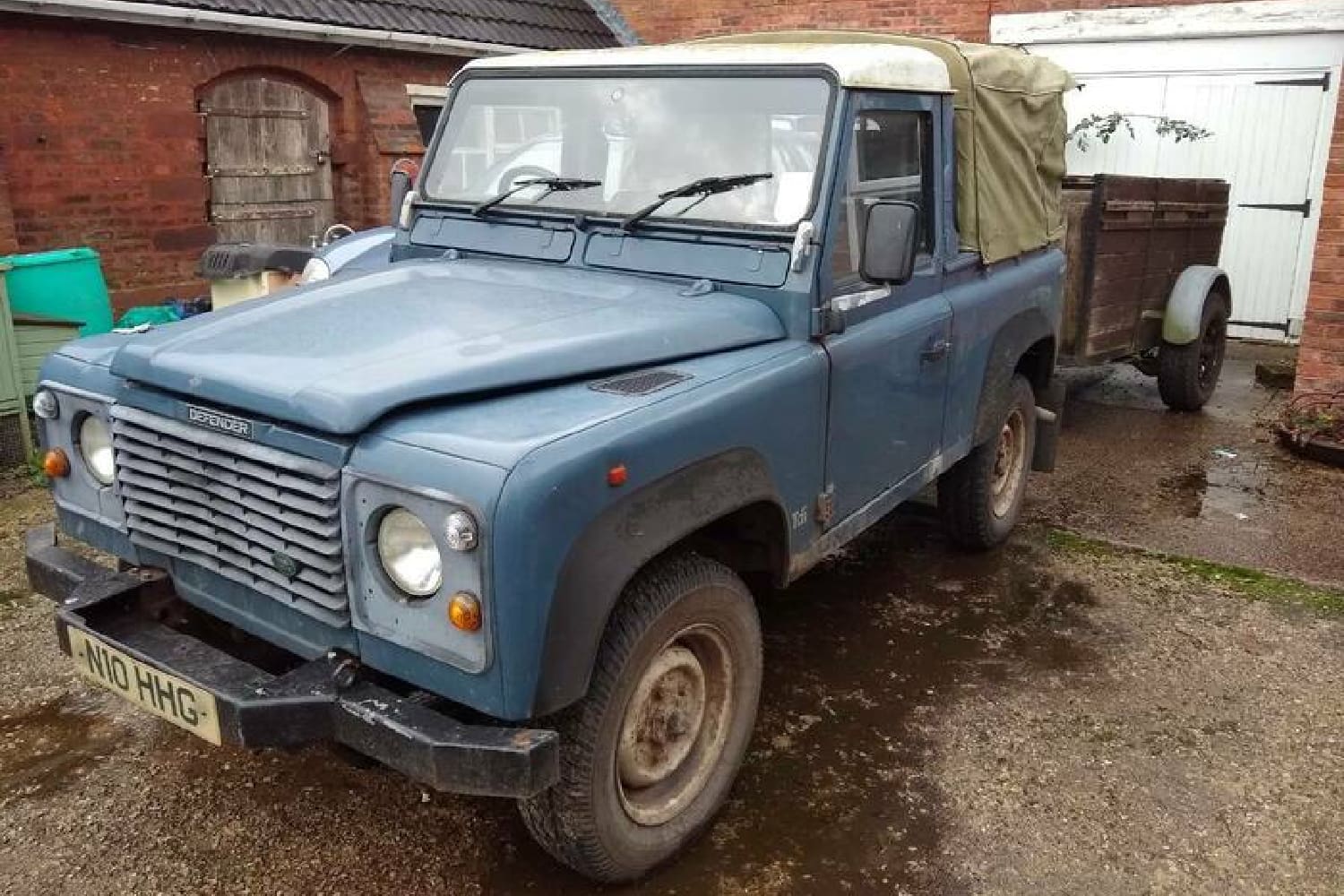 Land-Rover-Defender-farm-Vehicles-