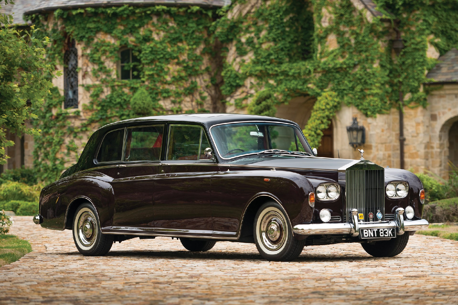 Rolls-Royce Phantom VI - front right view