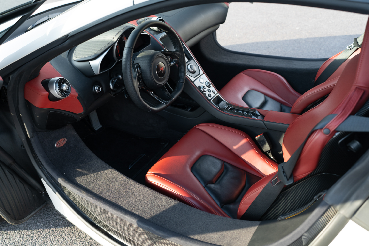 McLaren MP4-12C - interior