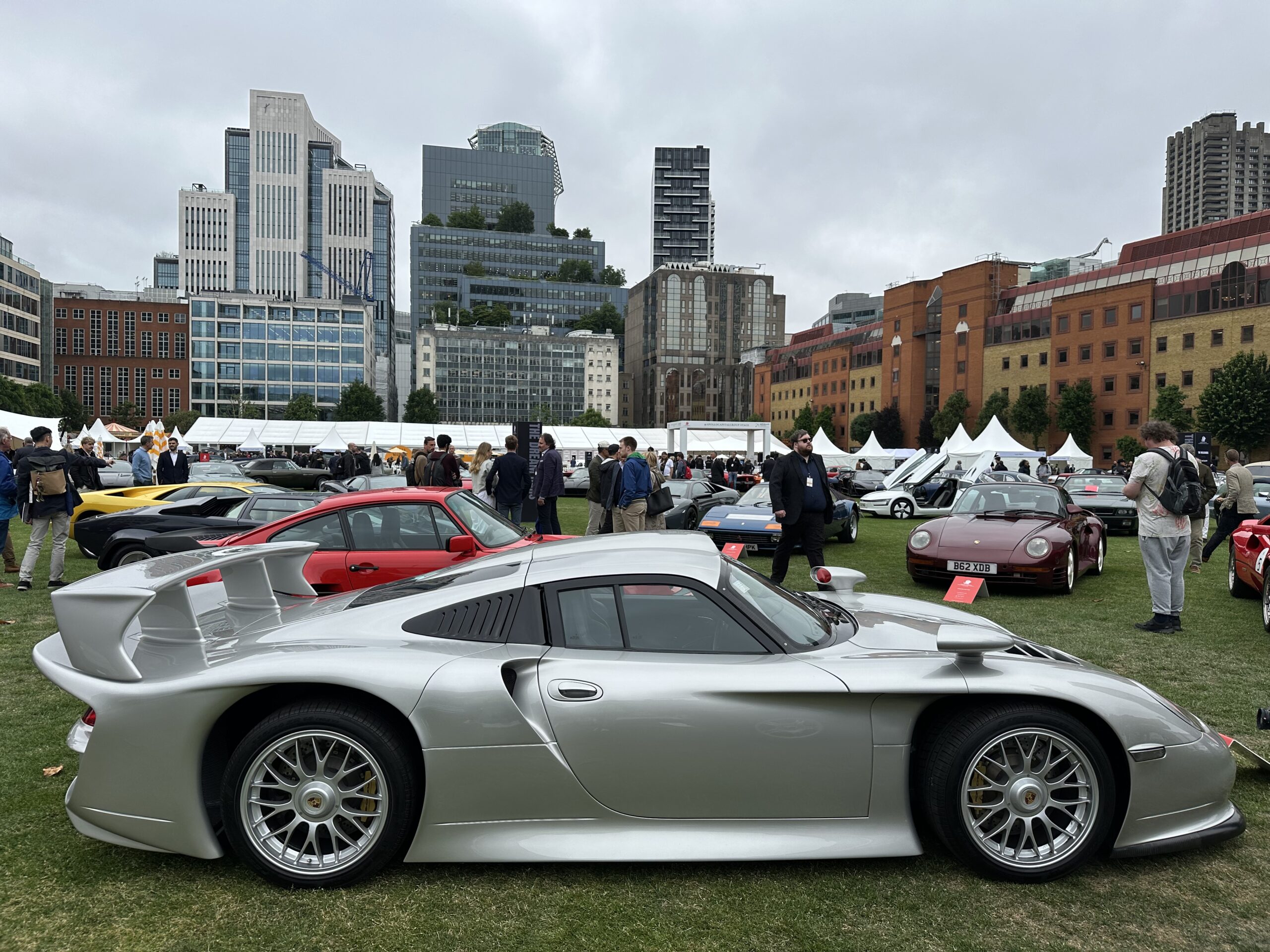 1998 Porsche 911 GT1 (side view) Straßenversion at London Concours 2025
