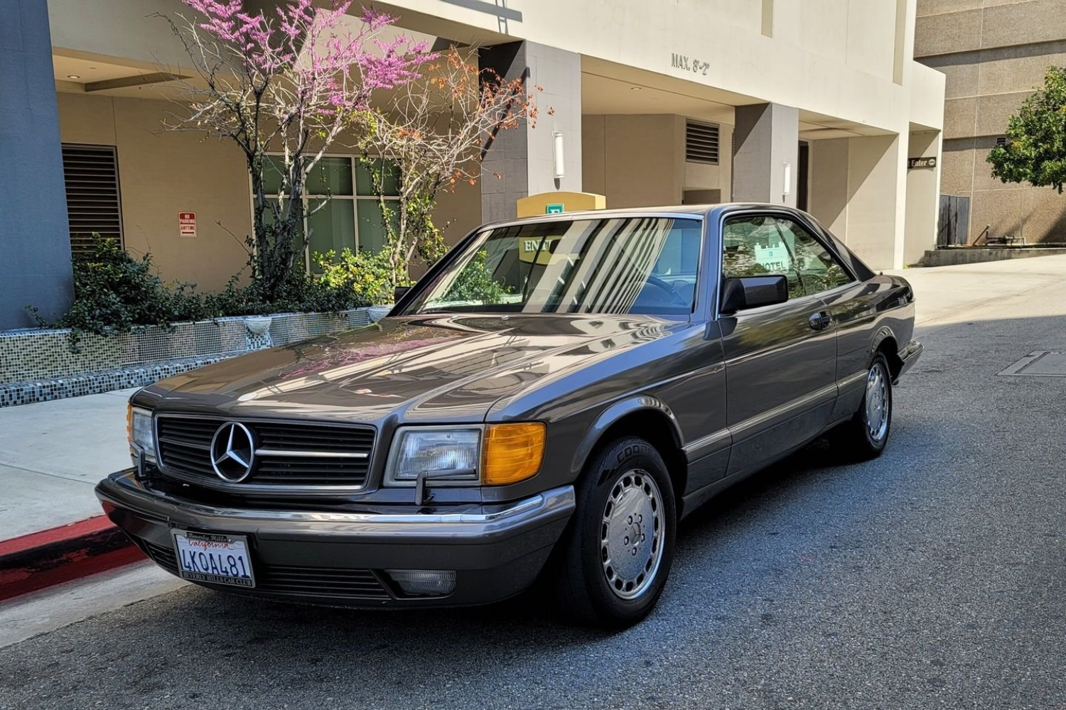 Mercedes-Benz 560 SEC