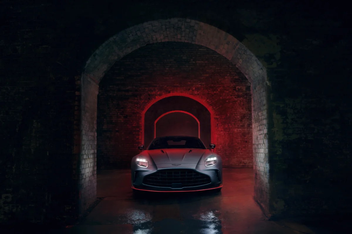 Aston Martin Vantage S - front