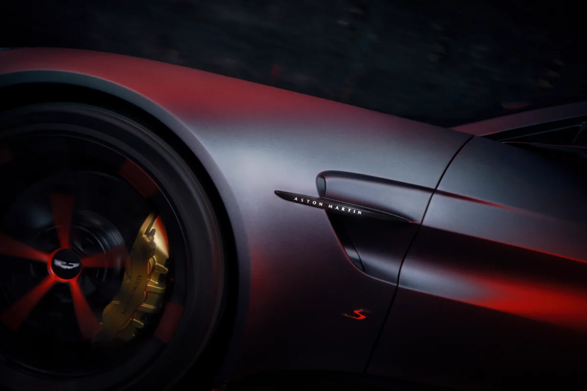 Aston Martin Vantage S - front wings