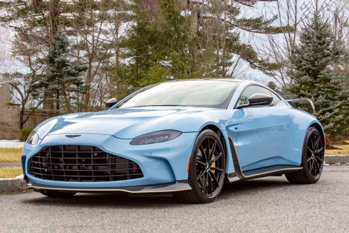Aston Martin Vantage V12