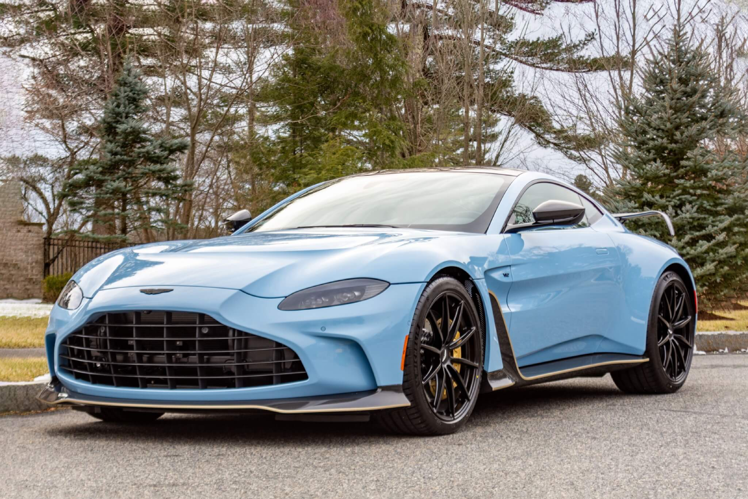 Supercars - Aston Martin Vantage V12