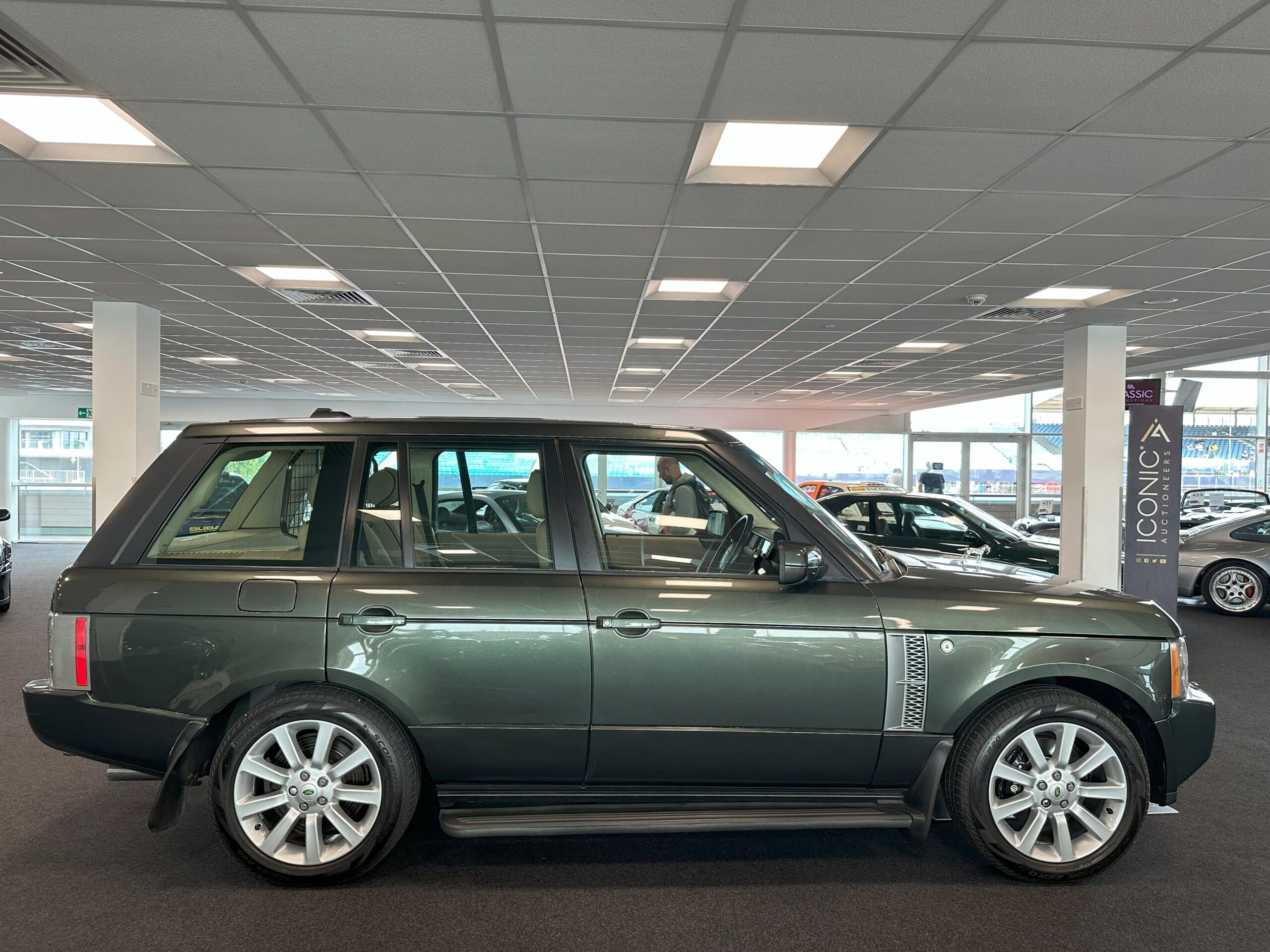 Silverstone Festival 2025 (HRM Range Rover - side view)