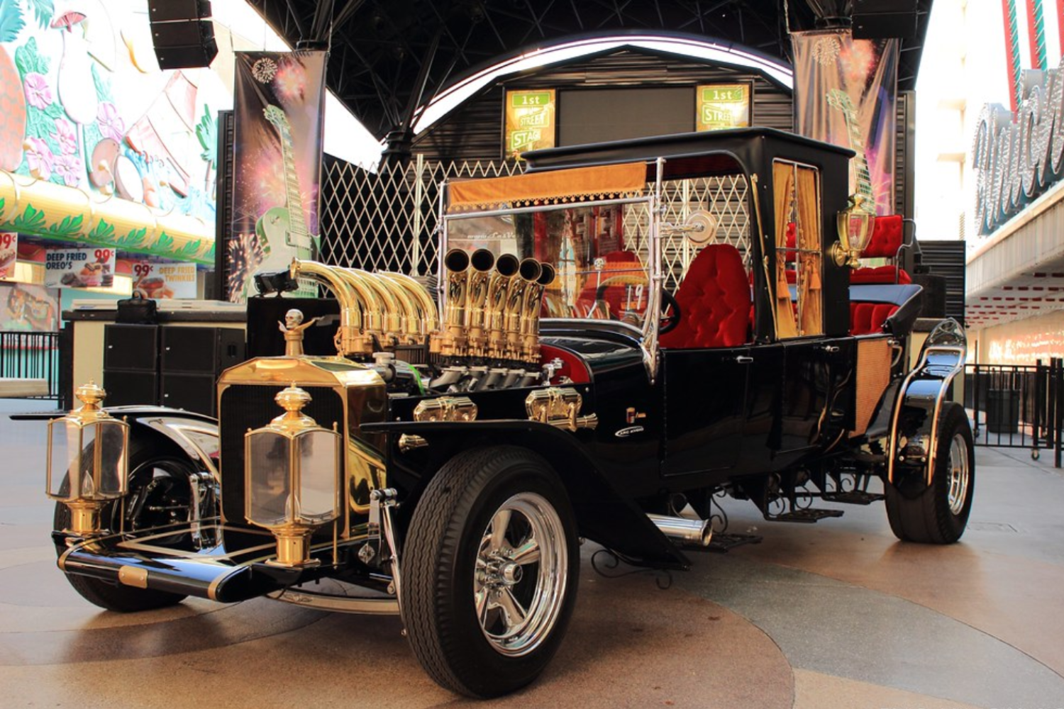 Halloween-Themed Cars - Munster Koach