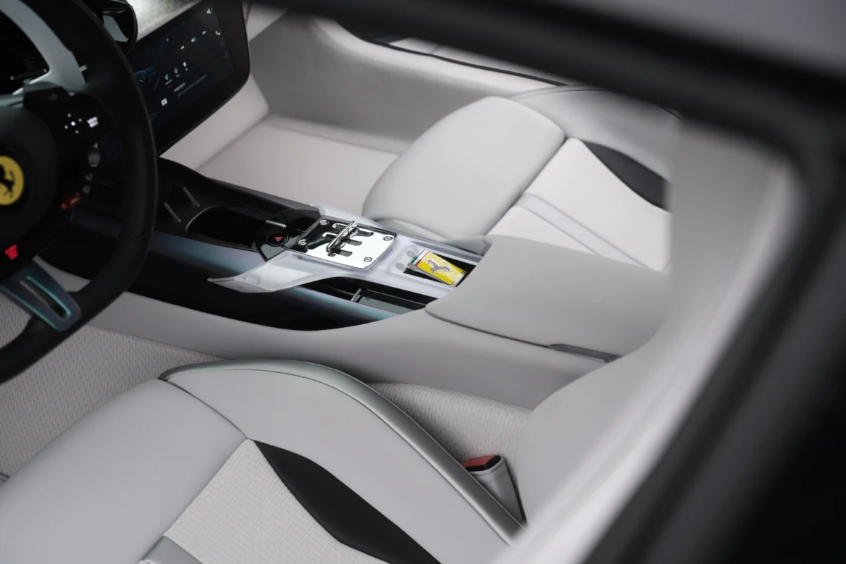 Ferrari 12Cilindri - interior