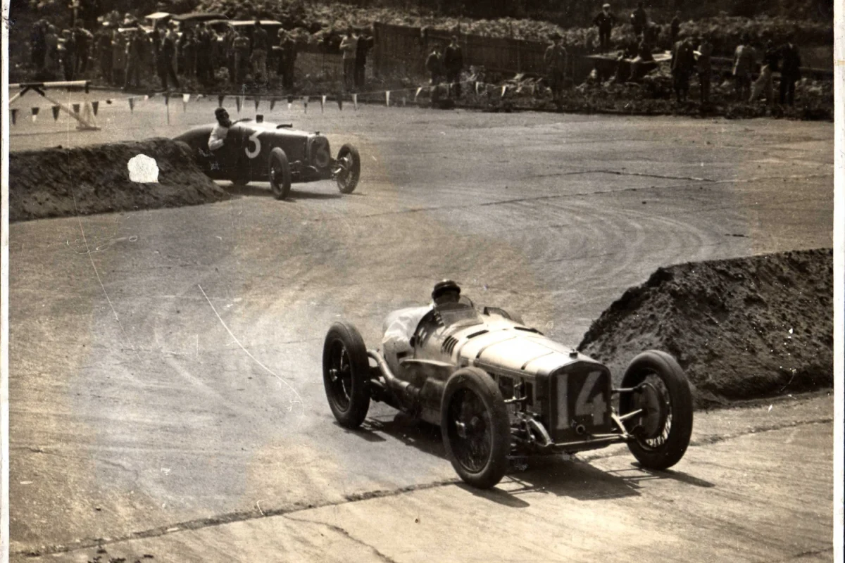 Britain's very first Grand Prix - 2 cars during race