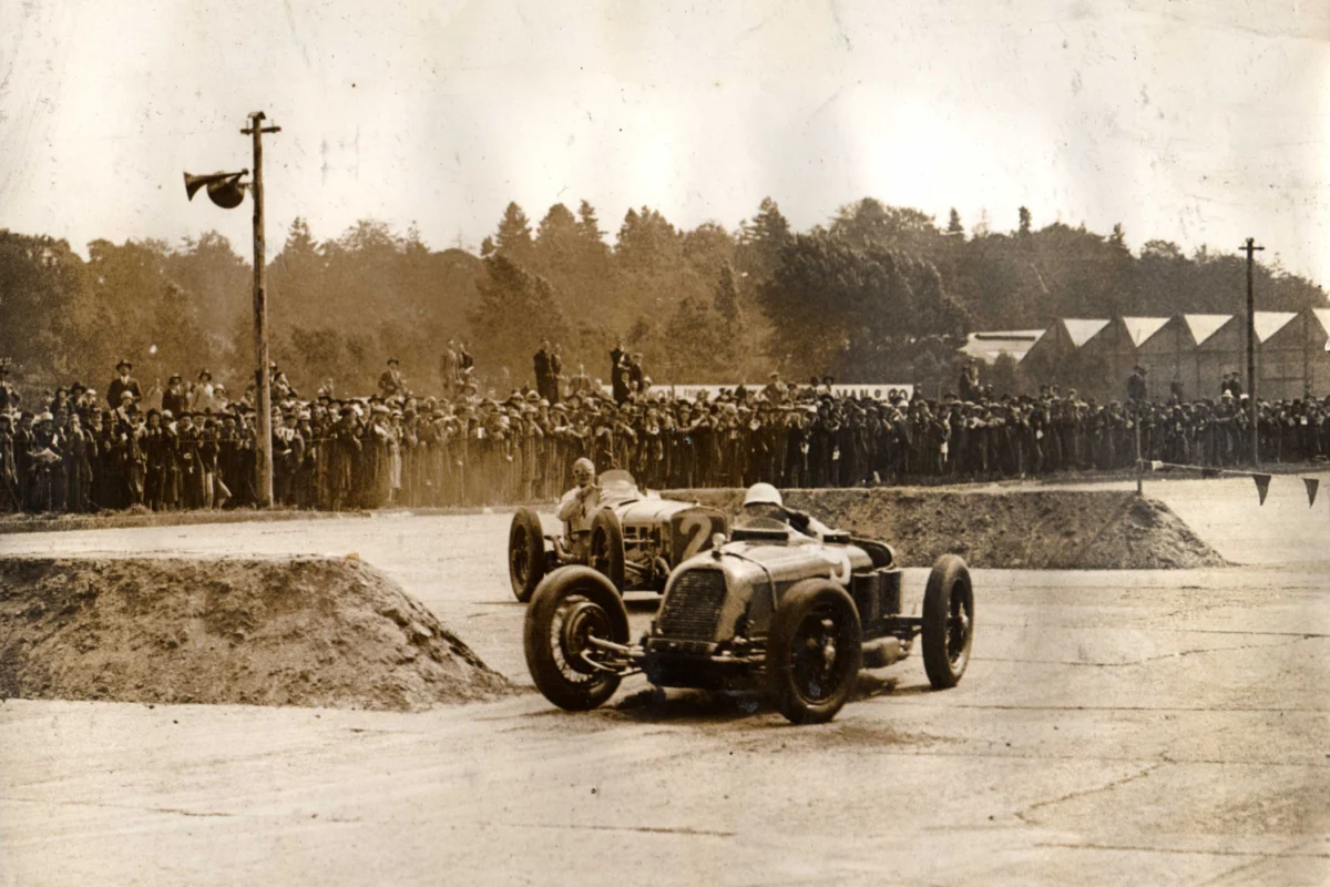 Britain's very first Grand Prix - cars during race