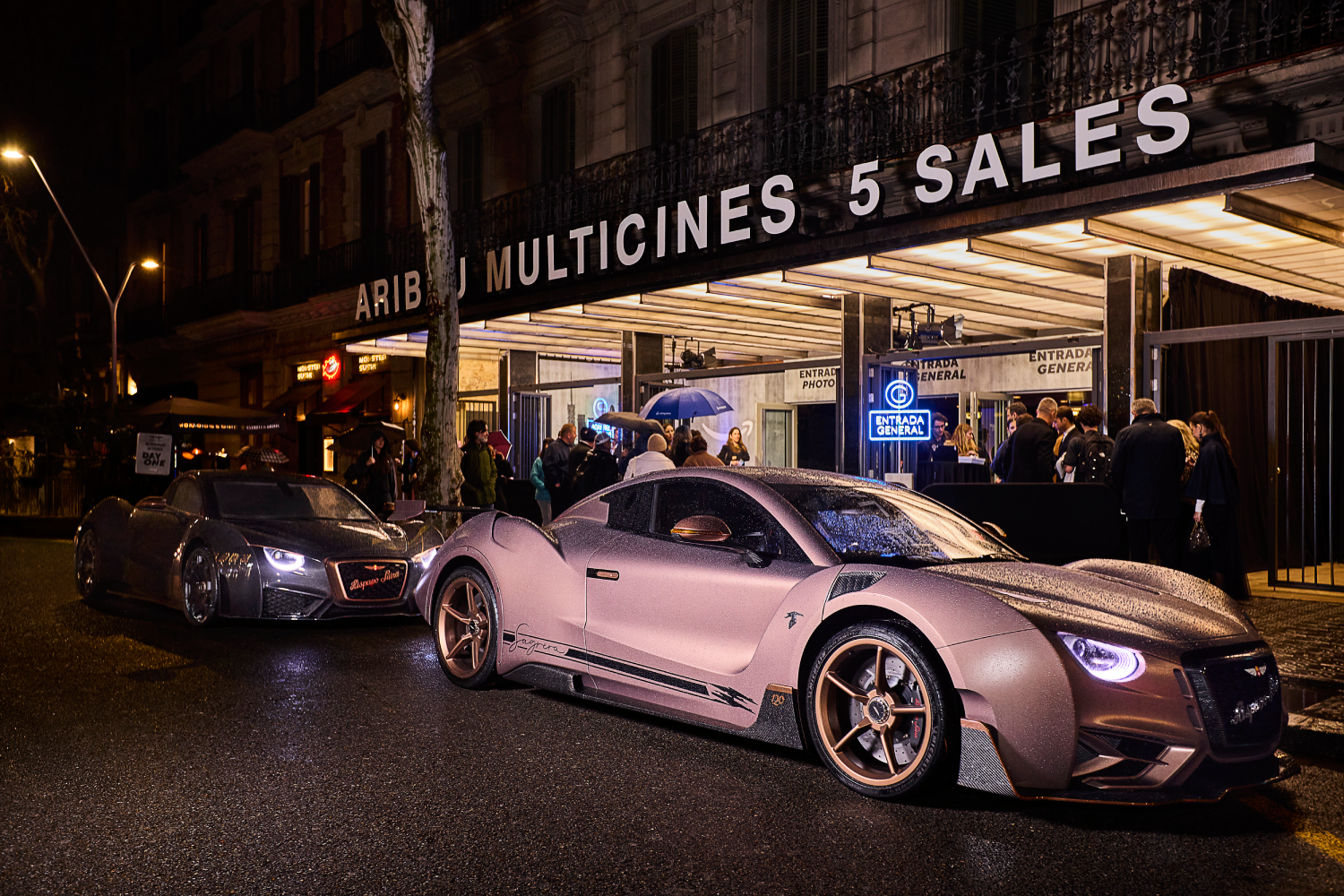 Hispano Suiza Carmen Sagrera e Hispano Suiza Carmen Boulogne en la entrada de la Premiere de Day One en Cines Aribau