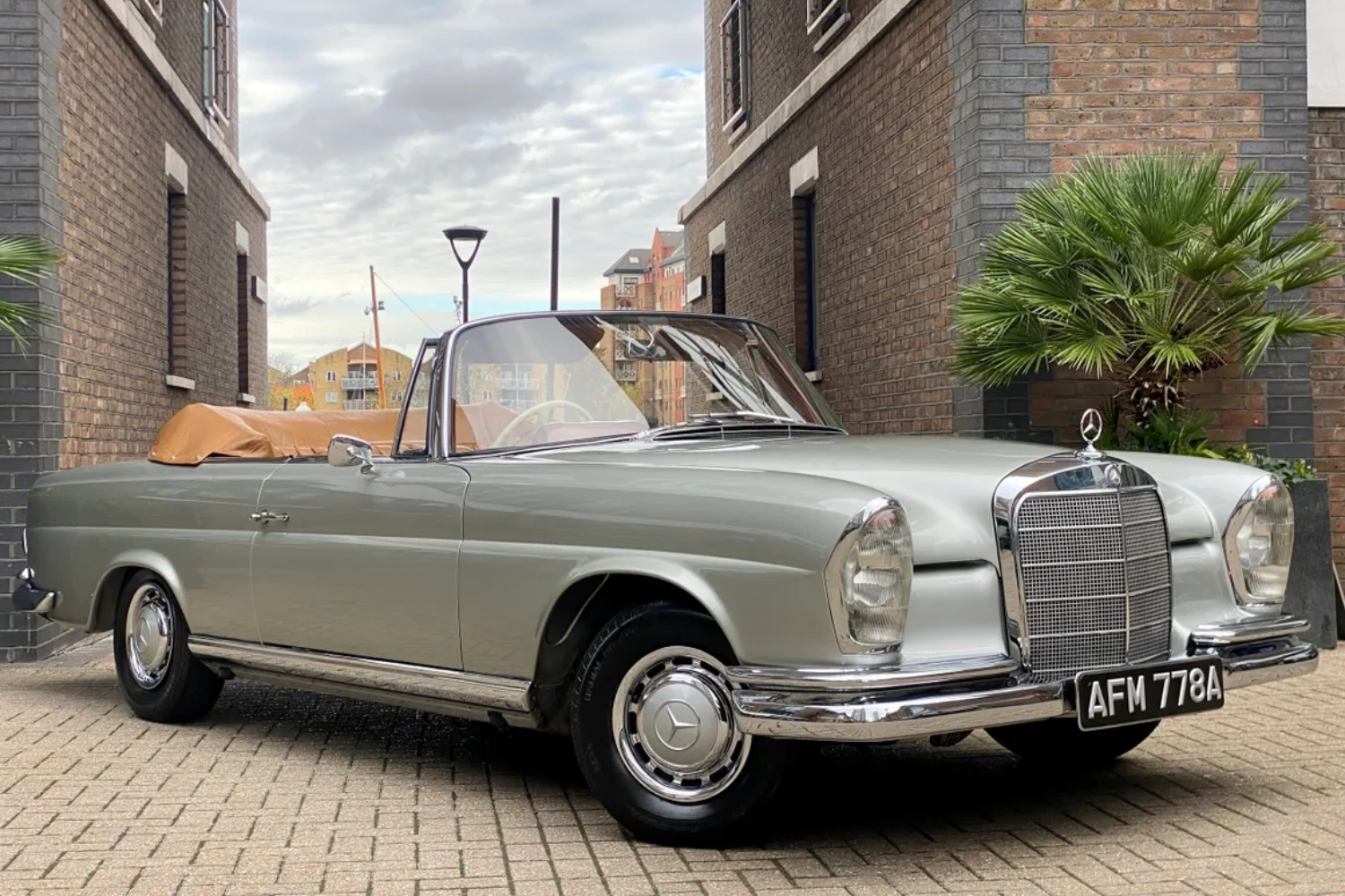 1963 Mercedes-Benz 220SEB - Salon Privé London