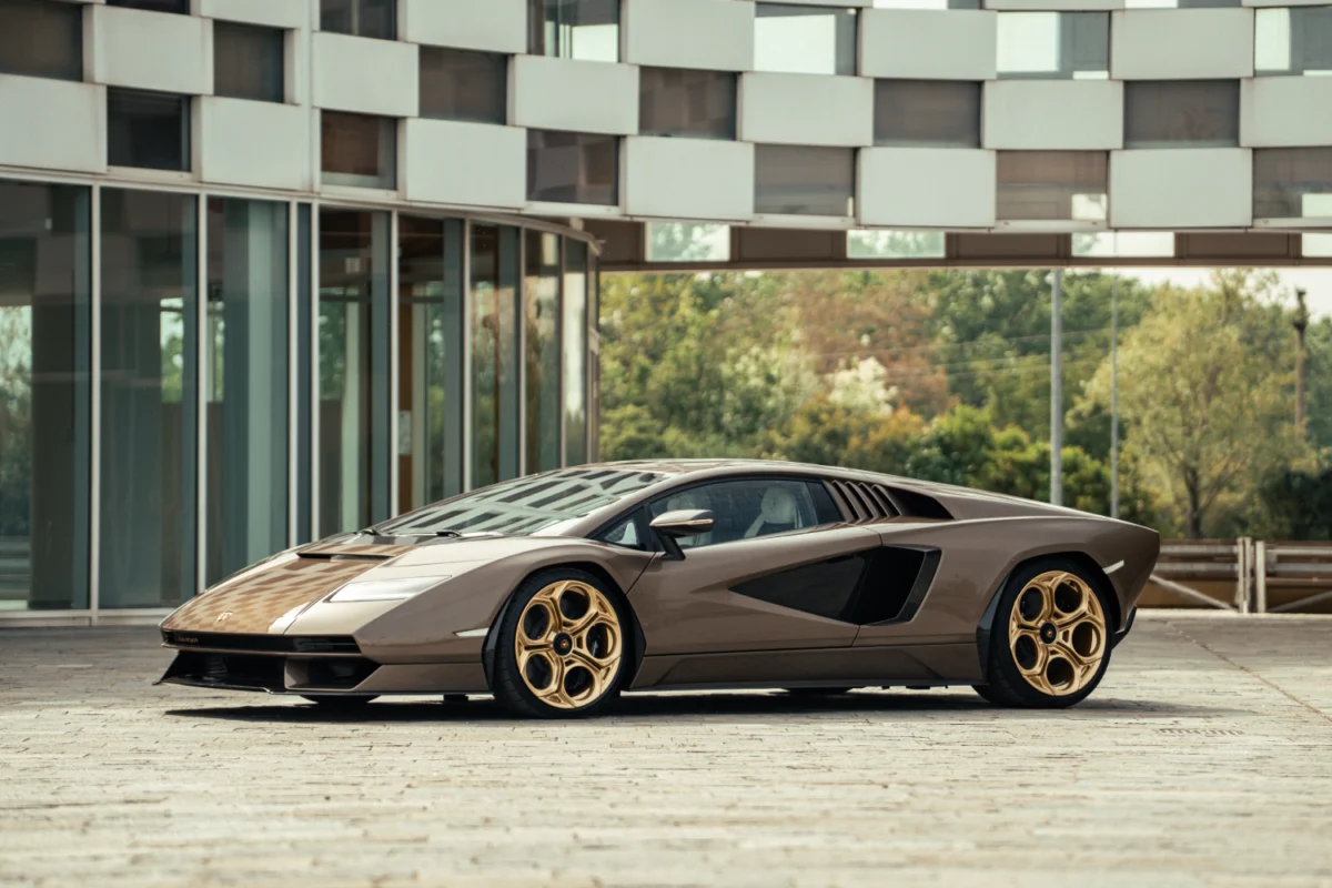 Broad Arrow VE26 2022 Lamborghini Countach LPI 800-4