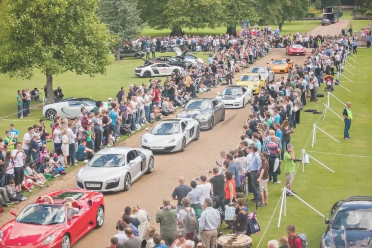 Concours des Légendes - Supercar Drive-In.