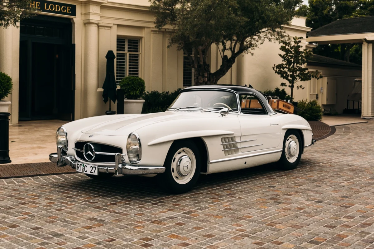 1963 Mercedes-Benz 300 SL Roadster Front Left Three Quarter view