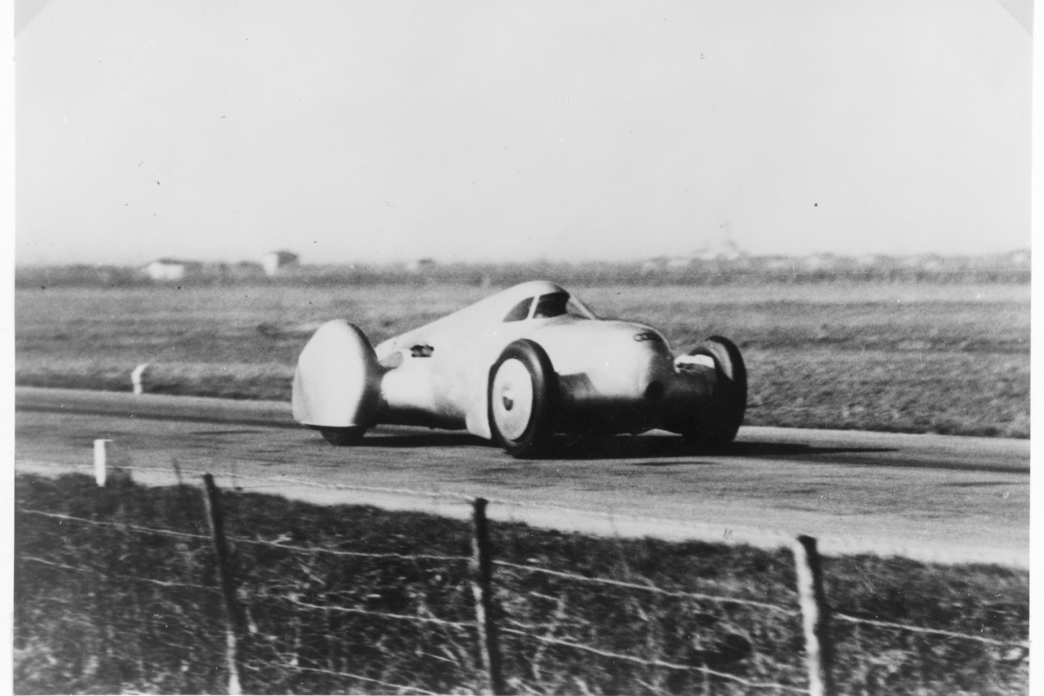 Auto Union Lucca - front left right view