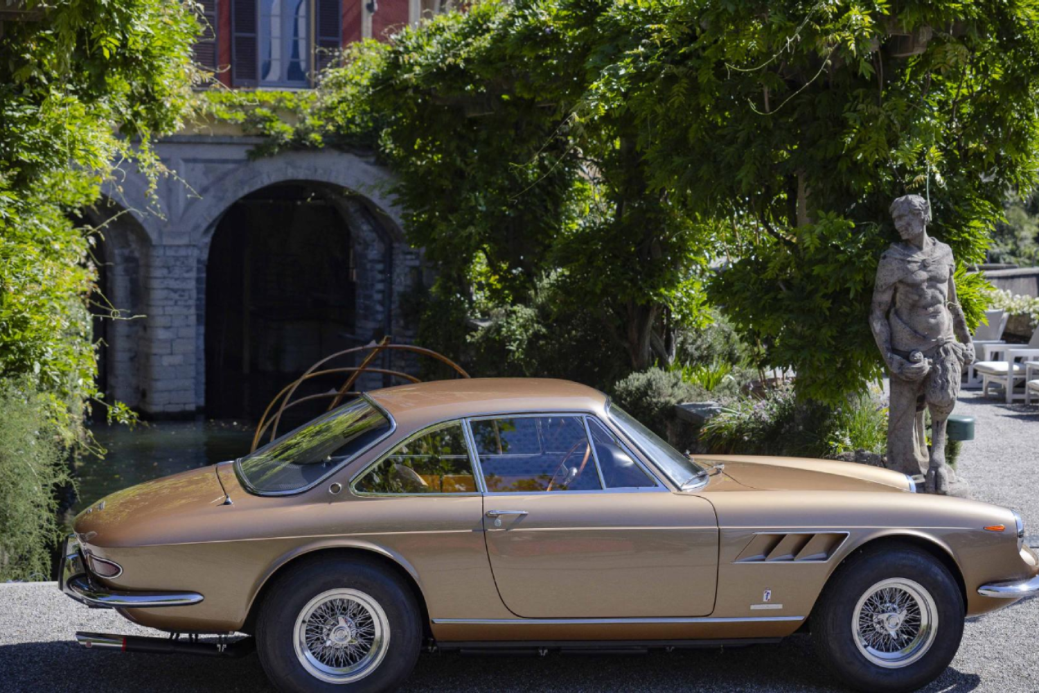 Ferrari 330 GTC - right side