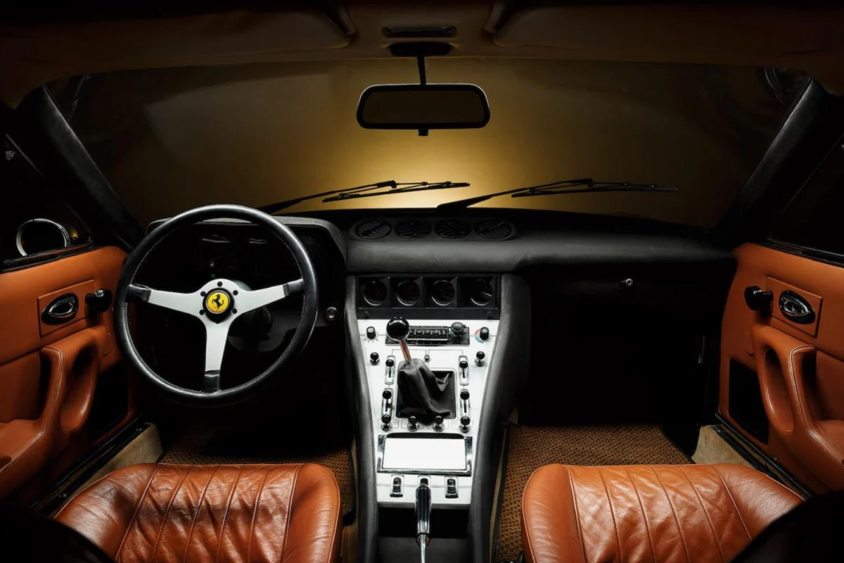 Ferrari 365 GTC-4 - interior
