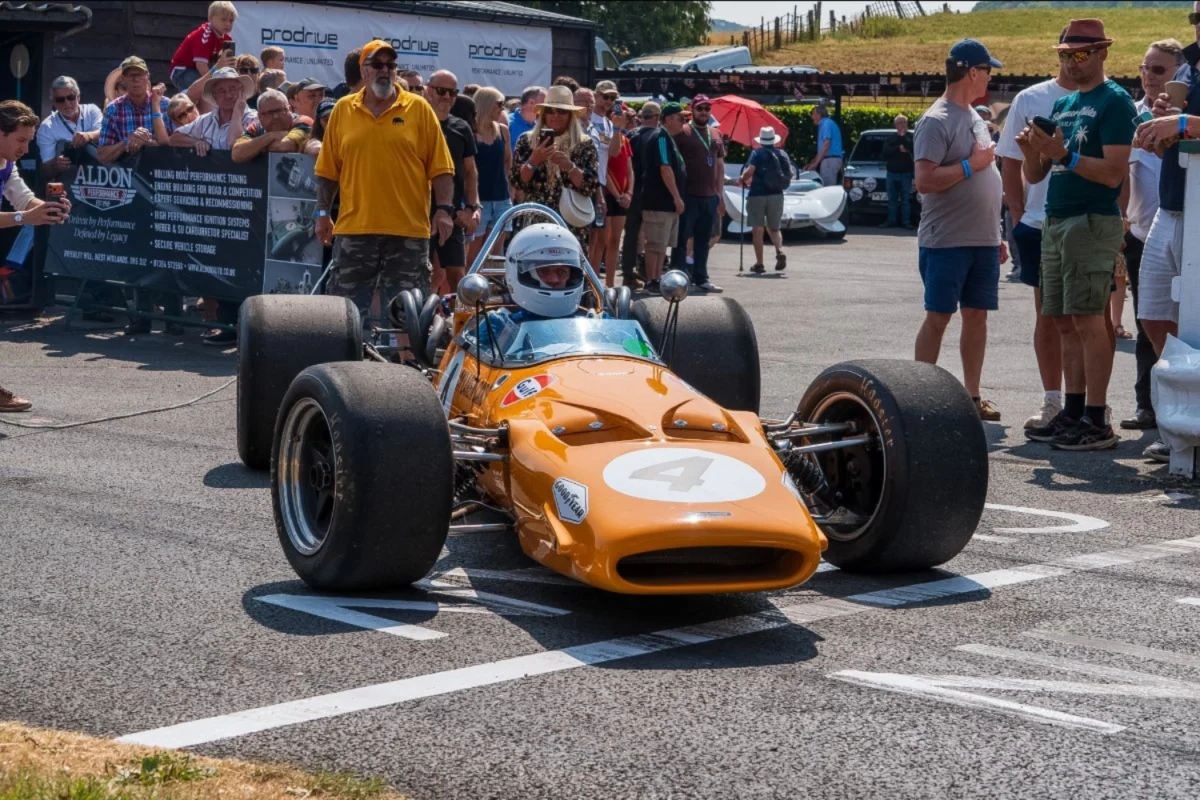 McLaren M14A
