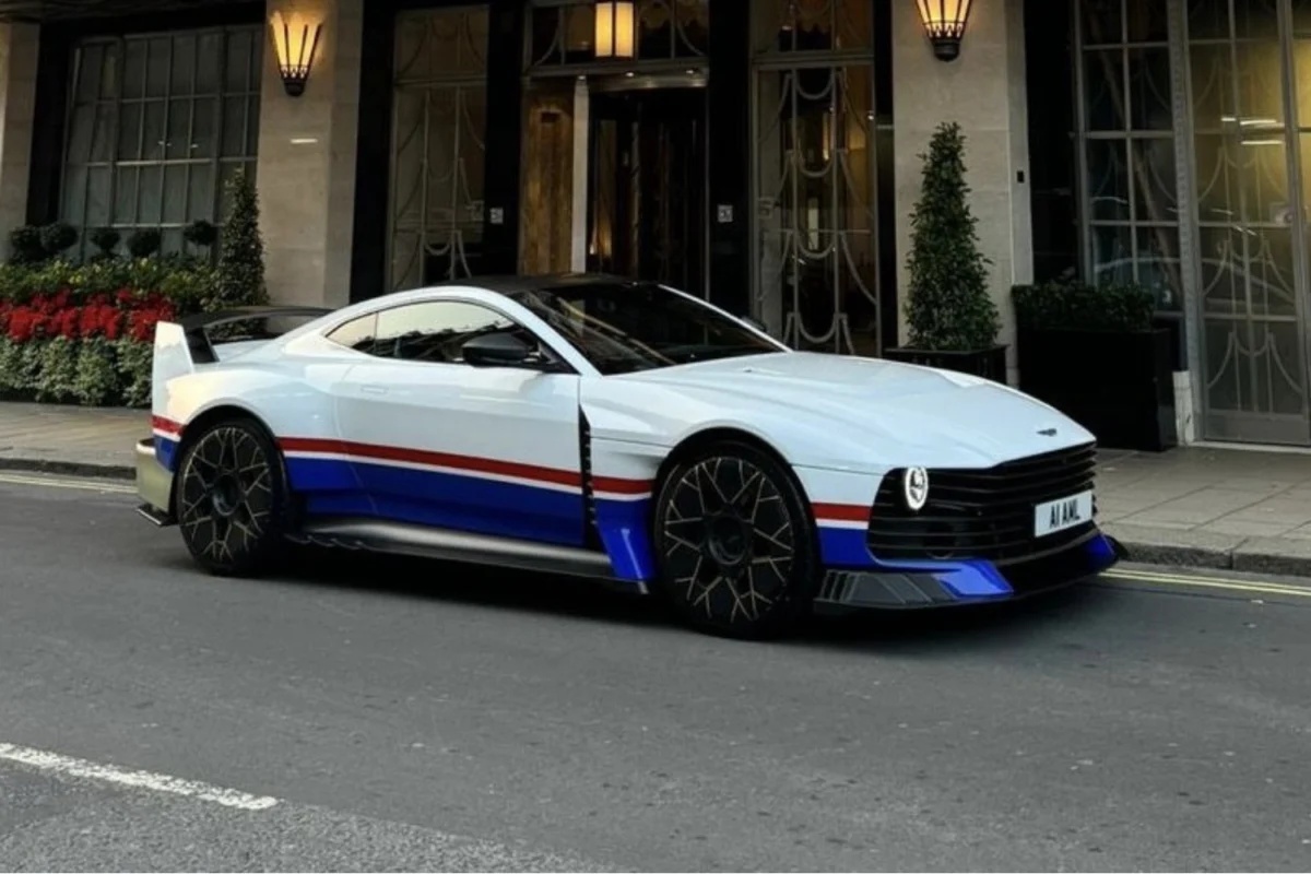 2023 Aston Martin Valiant Right Side view