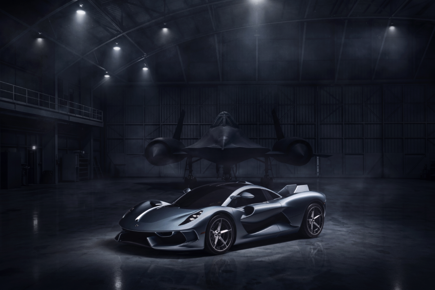 Hennessey-Blackbird-front left view