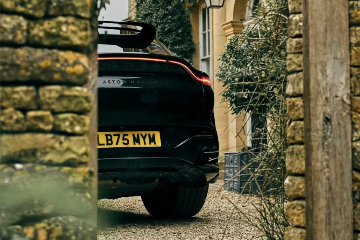 Aston Martin DBX - rear
