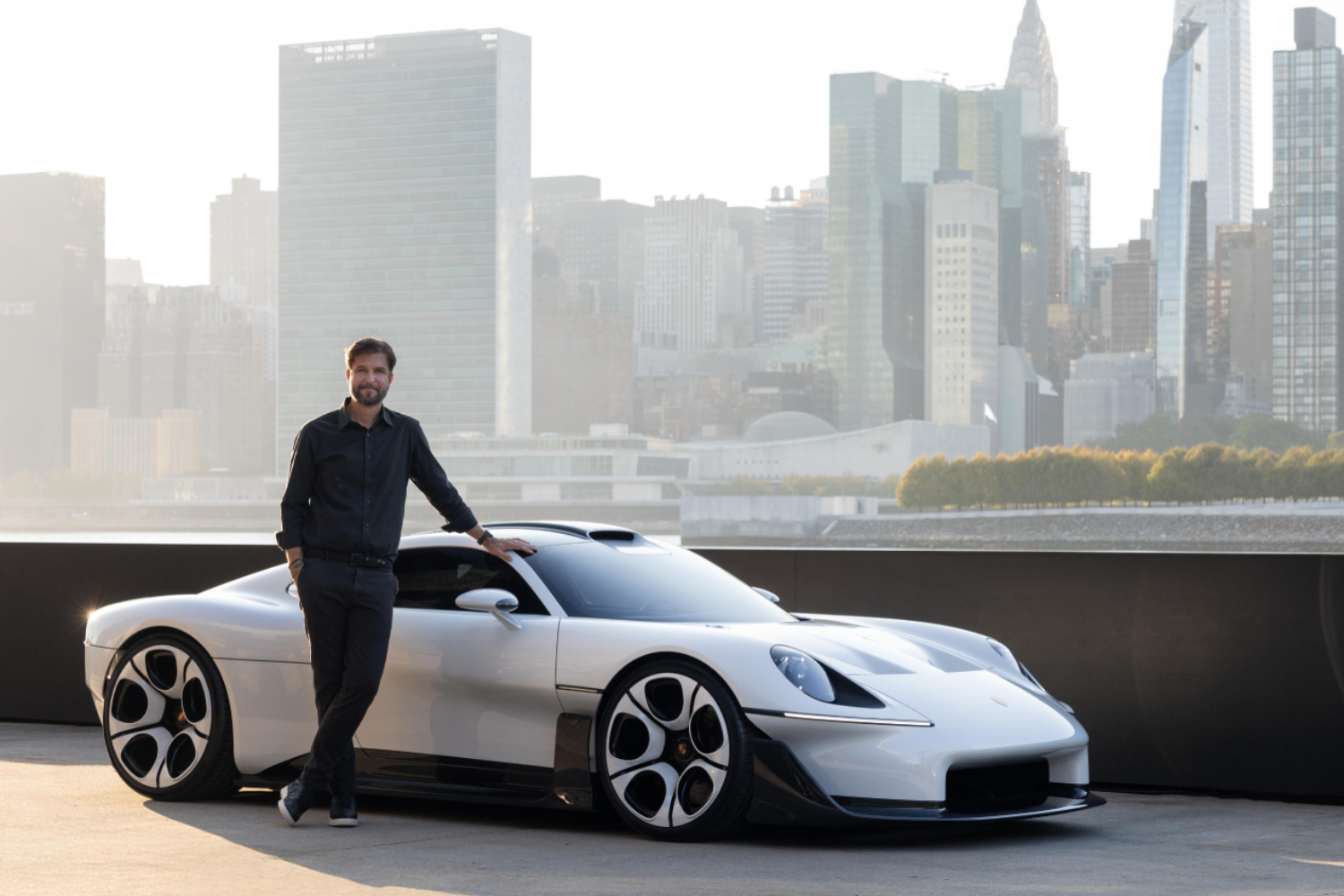 Porsche Mission S - front left view