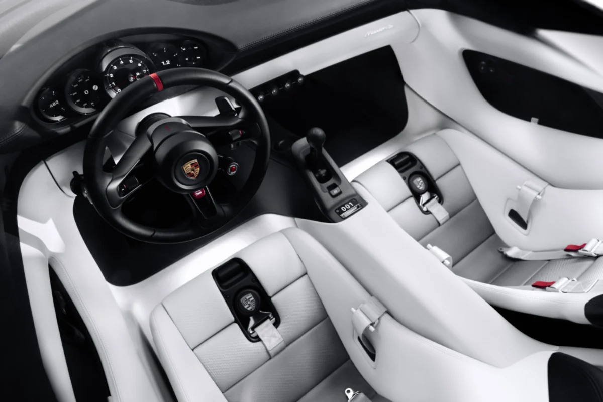 Porsche Mission S - interior